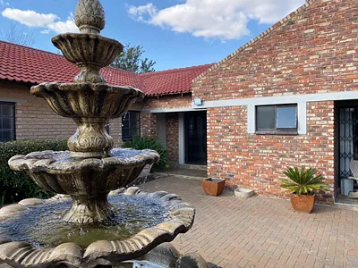 5 Bedroom House For Sale in Potchefstroom - kZiN.webp