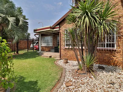 3 Bedroom Townhouse For Sale in Alberton - iW51.webp