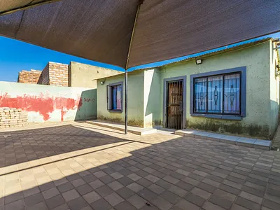 2 Bedroom House For Sale in Soweto - V7jS.webp