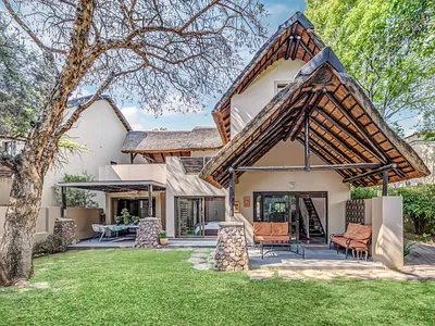 2 Bedroom House For Sale in Sandton - yLM4.webp
