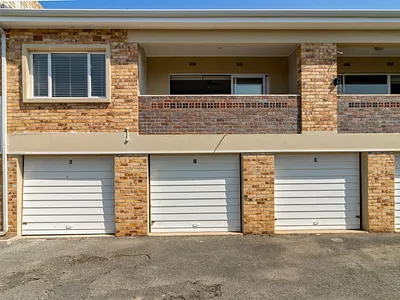 2 Bedroom Apartment To Rent in Somerset West - 1rLb.webp