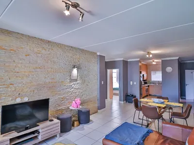 2 Bedroom Apartment For Sale in Sandton - CEKh.webp