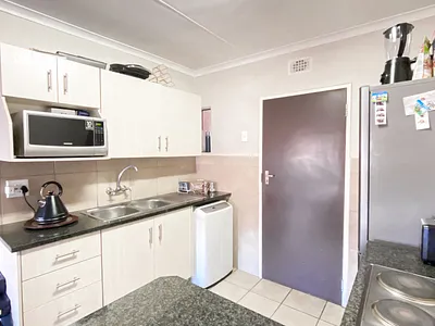 2 Bedroom Apartment For Sale in Midrand - 69V7.webp