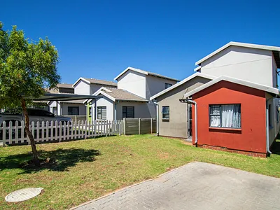 3 Bedroom Townhouse For Sale in Midrand - Xb3Q.webp