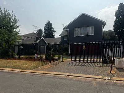 4 Bedroom House For Sale in Johannesburg - qAmu.webp