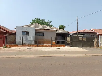 3 Bedroom House For Sale in Rustenburg - QTHA.webp