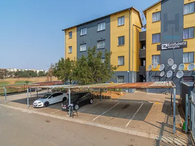 2 Bedroom Apartment For Sale in Roodepoort - gPgg.webp