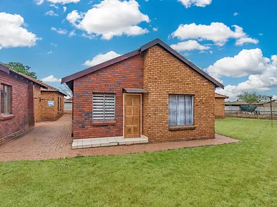 2 Bedroom Townhouse For Sale in Soweto - lkXf.webp