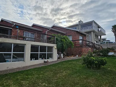 5 Bedroom House For Sale in Jeffreys Bay - 7EB9.webp