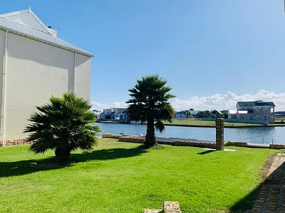 2 Bedroom Apartment For Sale in Jeffreys Bay - 1axL.webp