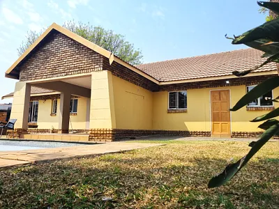 3 Bedroom Townhouse For Sale in Rustenburg - v0dC.webp