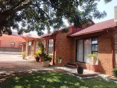 5 Bedroom House For Sale in Mogwase - uR6k.webp