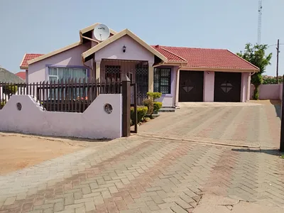 3 Bedroom House For Sale in Mogwase - clBR.webp