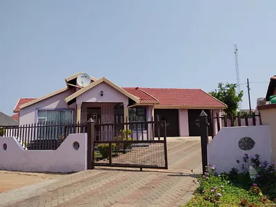 3 Bedroom House For Sale in Mogwase - tt8D.webp