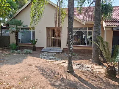 4 Bedroom House For Sale in Newcastle - iohP.webp
