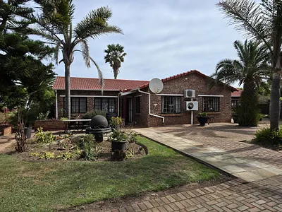 4 Bedroom House For Sale in Jeffreys Bay - Evgk.webp