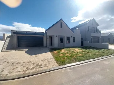 3 Bedroom House For Sale in Altona Village, Worcester - o0sB.webp