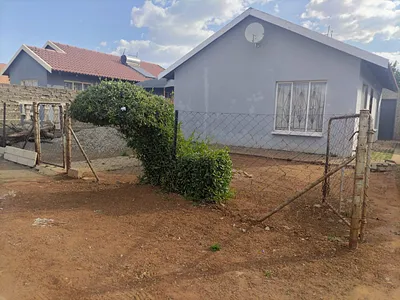 2 Bedroom House For Sale in Rustenburg - Mnmf.webp