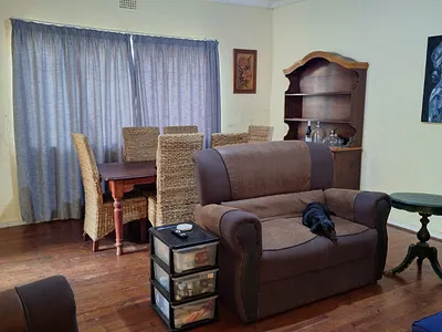 3 Bedroom House To Rent in East London - tQ5l.webp