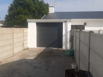 2 Bedroom House For Sale in Velddrif - lkoy.webp