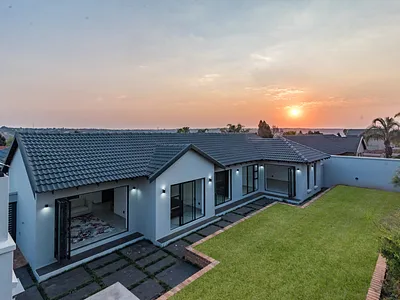 4 Bedroom House For Sale in Roodepoort - NOCh.webp