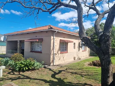 2 Bedroom House For Sale in Uitenhage - img