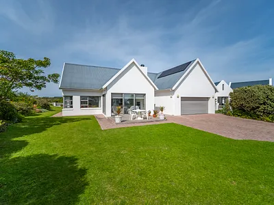 3 Bedroom House For Sale in St Francis Bay - sHQg.webp
