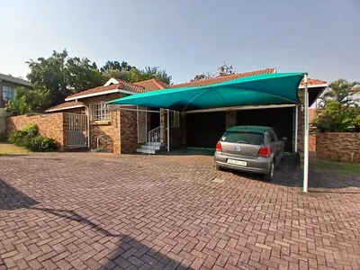 3 Bedroom Townhouse For Sale in Rustenburg - o4Ze.webp