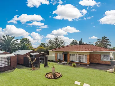 4 Bedroom House For Sale in Krugersdorp - NJJv.webp