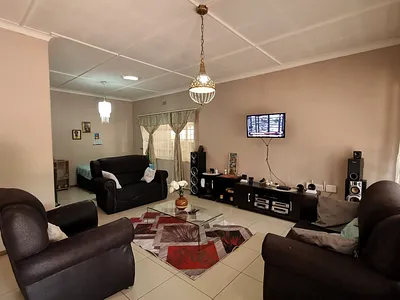 3 Bedroom House For Sale in Germiston - ul85.webp