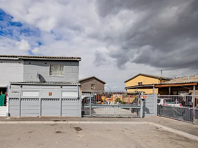 2 Bedroom Apartment For Sale in Parow - i19C.webp