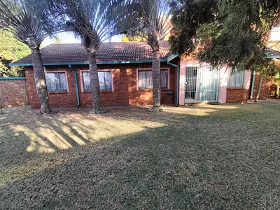 5 Bedroom House For Sale in Akasia - lNWA.webp