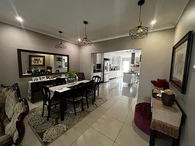 8 Bedroom House For Sale in East London - cE4w.webp