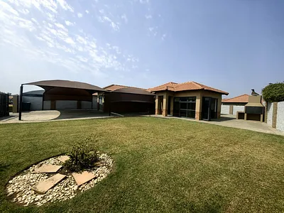 4 Bedroom House For Sale in Rustenburg - img