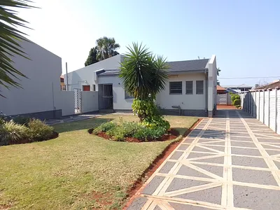 3 Bedroom House For Sale in Rustenburg - img