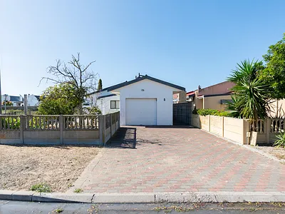 2 Bedroom House For Sale in Velddrif - zyam.webp