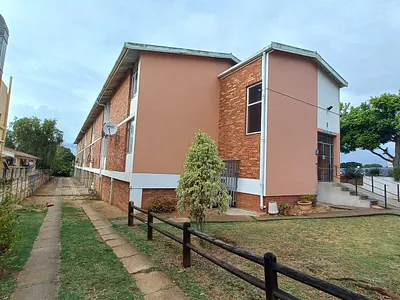 2 Bedroom Apartment To Rent in Uitenhage - img
