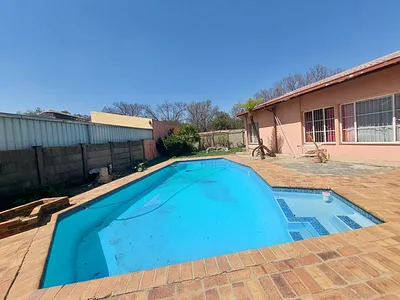 4 Bedroom House For Sale in Sasolburg - Yvga.webp
