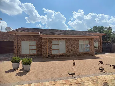 3 Bedroom Townhouse For Sale in Parys - koUK.webp