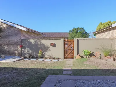 3 Bedroom Townhouse To Rent in Port Elizabeth - img