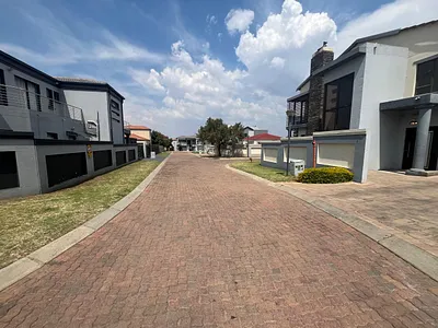 3 Bedroom Townhouse To Rent in Midrand - JLPc.webp