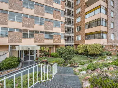 2 Bedroom Apartment For Sale in Port Elizabeth - img