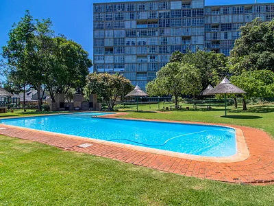 2 Bedroom Apartment For Sale in Bedfordview - Qjbj.webp