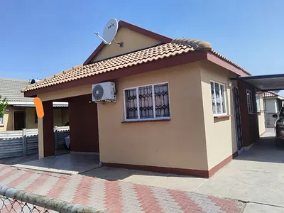 3 Bedroom House For Sale in Rustenburg - XY9s.webp