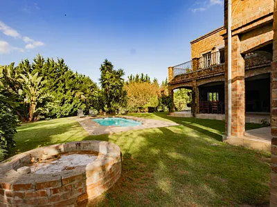 6 Bedroom House For Sale in Durbanville - 8LMC.webp