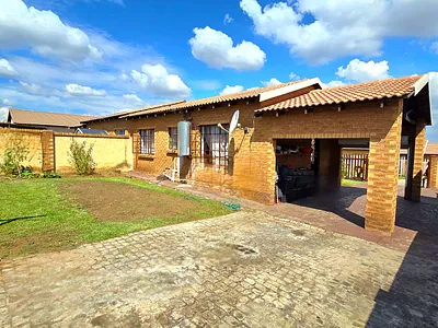 3 Bedroom House For Sale in Witbank - 0Fhn.webp