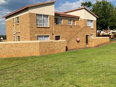 2 Bedroom Apartment For Sale in Centurion - c8gc.webp
