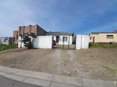 4 Bedroom House For Sale in East London - img