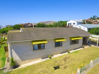 3 Bedroom House For Sale in Jeffreys Bay - 1hTE.webp