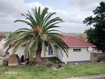 3 Bedroom House For Sale in East London - 7AGp.webp